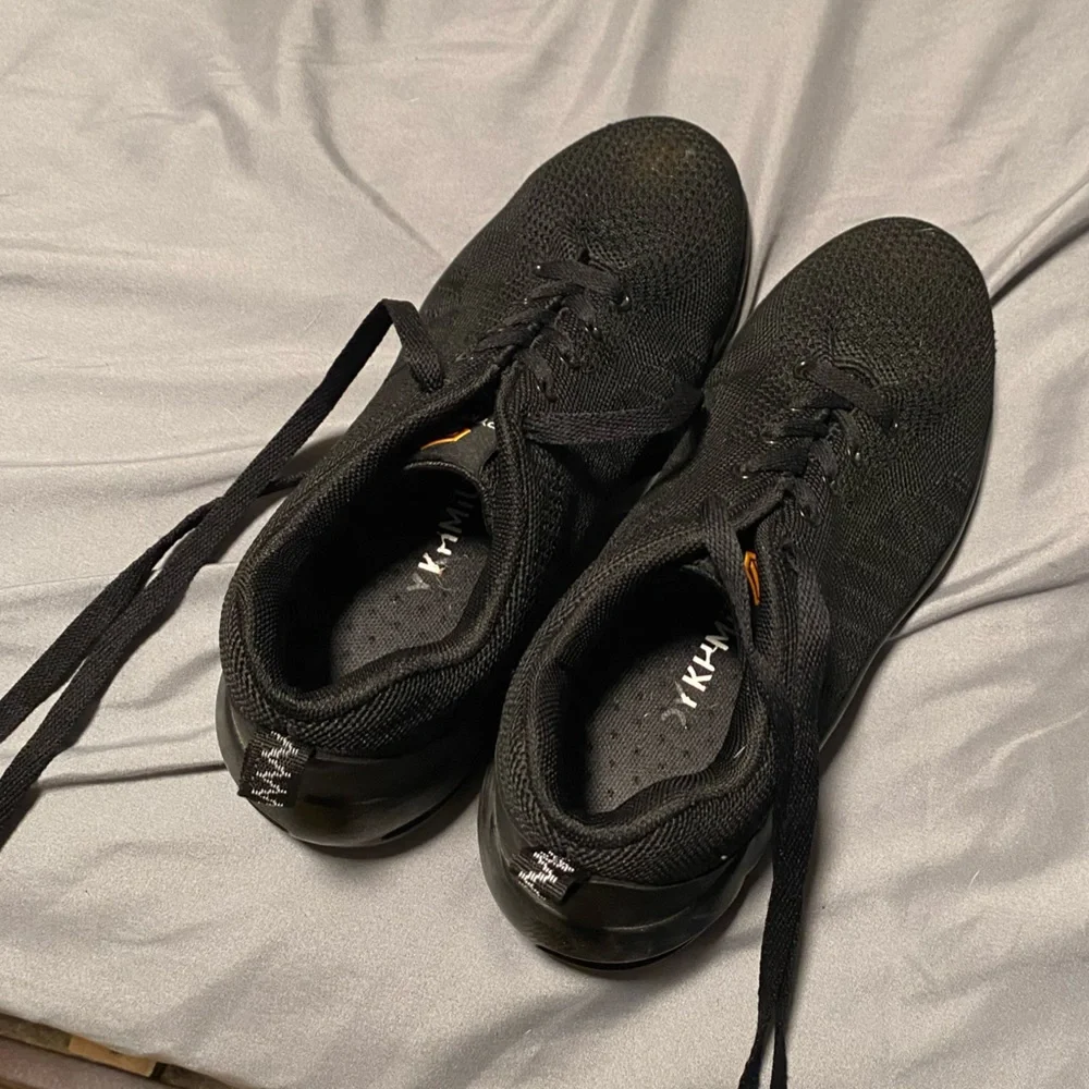 Dykmily Black Steel Toed Work Tennis Shoes Woman’s Size 8